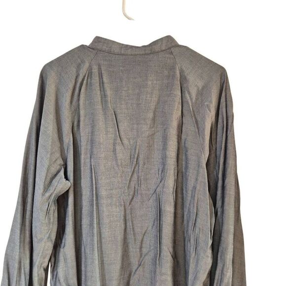 Liz Claiborne Blue Chambray Poly /Rayon Long Sleeve Blouse - Picture 3 of 9